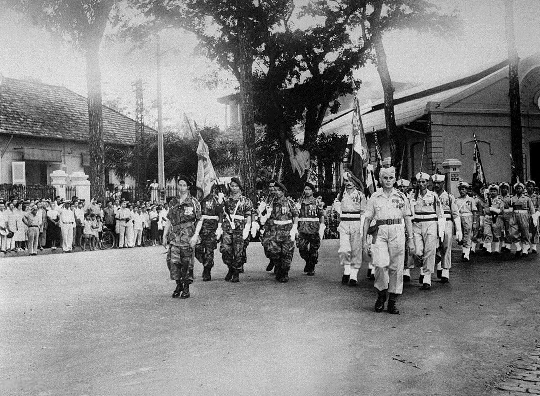 dieu-binh-lan-cuoi-cua-cac-don-vi-phap-o-sai-gon-ngay-10-4-1956-truoc-ngay-roi-khoi-cuoi-thang-4-1956-nguon-luu-tru-bo-quoc-phong-phap-211025-200725-60